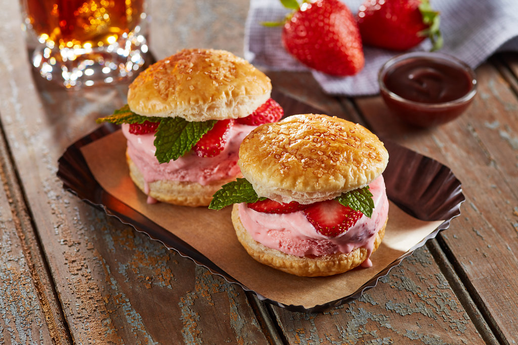 Strawberry-Ice-Cream-Sliders-Fathers-Day-with-2Drips.jpg